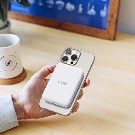 Tech-Protect LifeMag PB11 Powerbank with MagSafe 10000mAh 15W USB-C port - white + USB-C cable