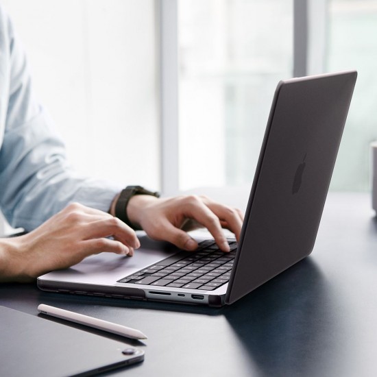 Etui Spigen AirSkin na MacBook Pro 16